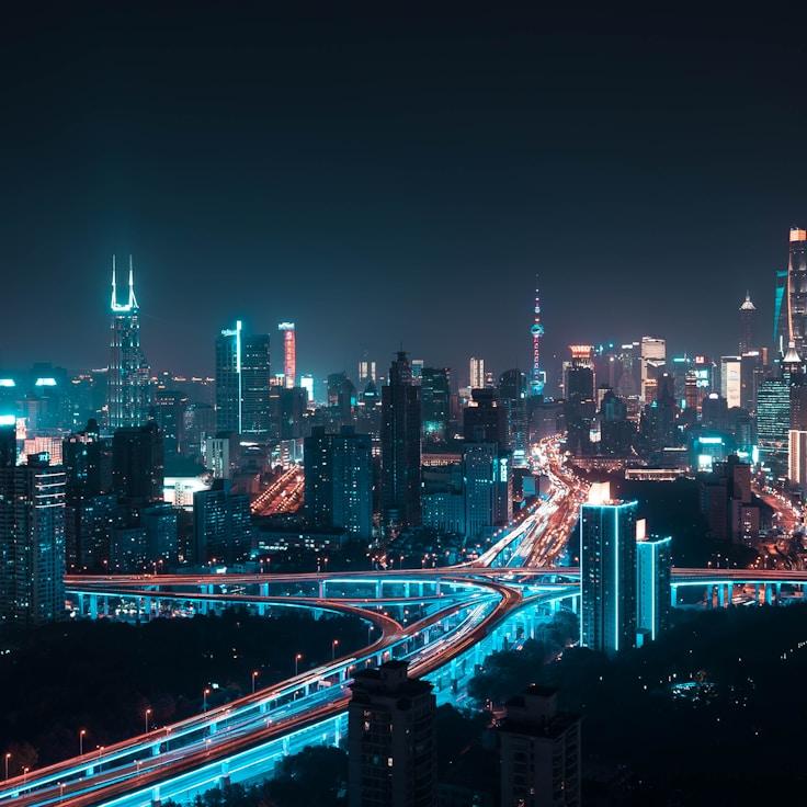 Parents evaluating schools in France